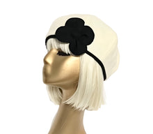 Load image into Gallery viewer, Wool Beret Flower