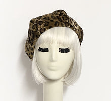 Load image into Gallery viewer, Leopard Faux Fur Beret