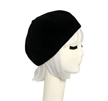 Load image into Gallery viewer, Black Velvet Beret Hat