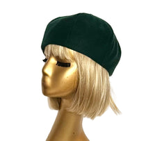 Load image into Gallery viewer, Emerald Velvet Beret