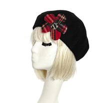 Load image into Gallery viewer, Black Wool Beret Plaid Flower