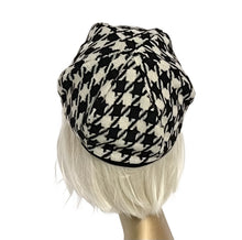 Load image into Gallery viewer, Houndstooth Beret