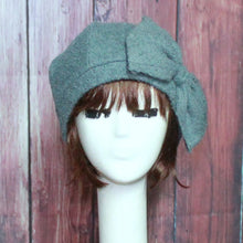 Load image into Gallery viewer, Vintage Wool Beret Bow