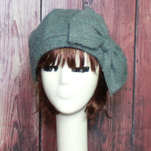 Load image into Gallery viewer, Vintage Wool Beret Bow