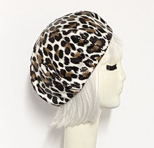 Load image into Gallery viewer, Leopard Beret Hat