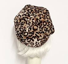 Load image into Gallery viewer, Leopard Velvet Beret Hat