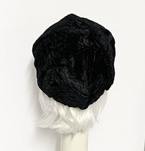 Load image into Gallery viewer, Crushed Black Velvet Beret