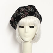 Load image into Gallery viewer, Black Velvet Floral Beret