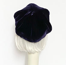 Load image into Gallery viewer, Purple Velvet Beret Hat