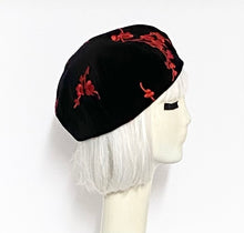 Load image into Gallery viewer, Black Velveteen Beret