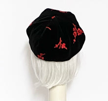 Load image into Gallery viewer, Black Velveteen Beret