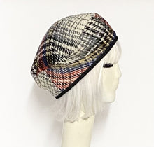 Load image into Gallery viewer, Wool Plaid Beret